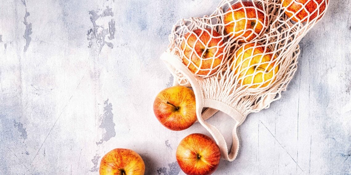fresh-apples-in-a-mesh-bag-D7LTZ9R-1-1140x570