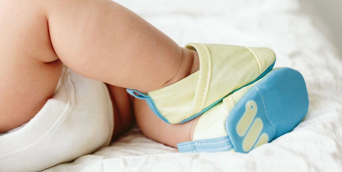 woolybubs-newbies-baby-shoes-design-footwear_dezeen_2364_col_hero